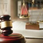 Mengapa Hukum Tidak Selalu Sama dengan Keadilan