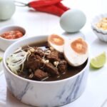 Membedah Cita Rasa Rawon: Perpaduan Kluwek, Daging Sapi, dan Kehangatan Nusantara