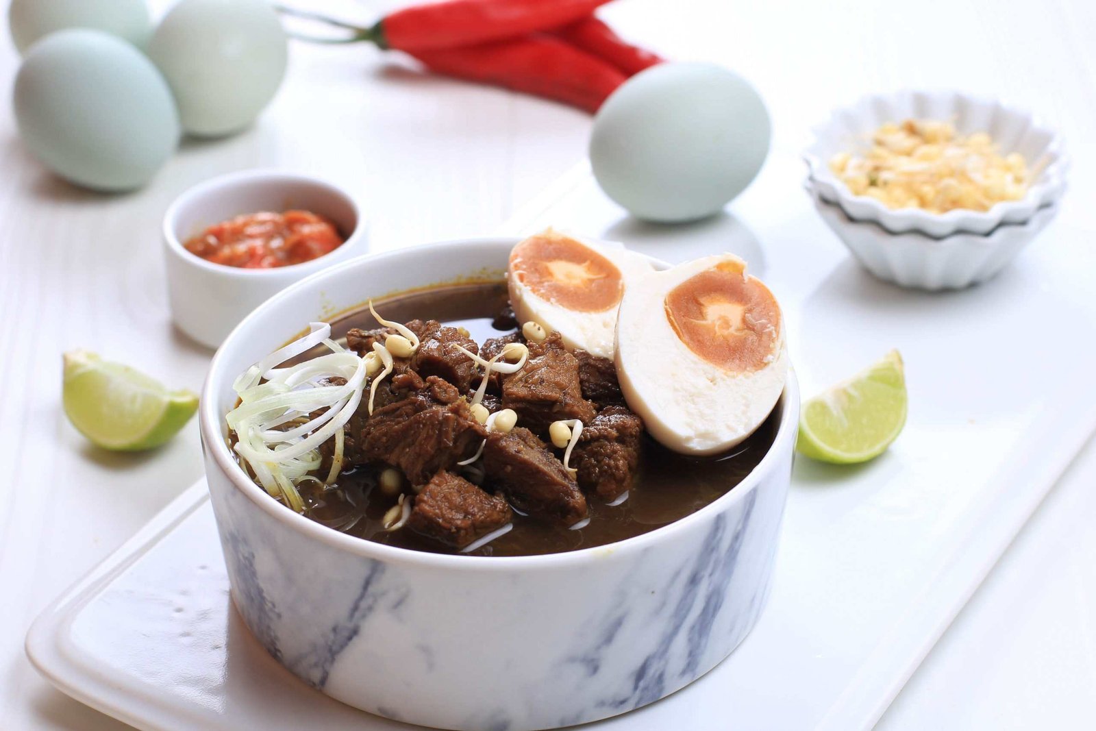 Membedah Cita Rasa Rawon: Perpaduan Kluwek, Daging Sapi, dan Kehangatan Nusantara