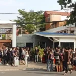 Ribuan Pekerja Scammer Berkumpul di Gedung KBRI Kamboja
