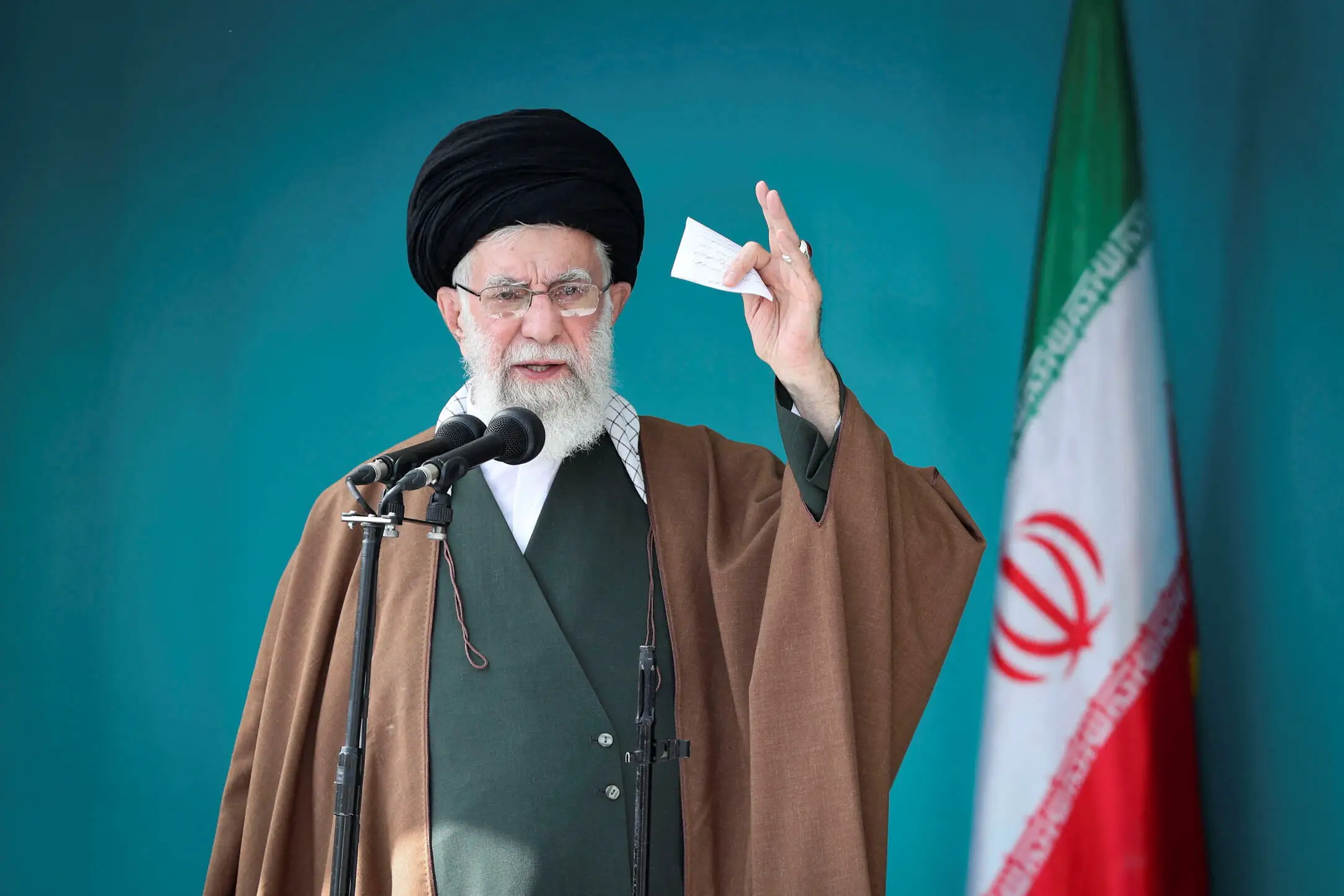 Politik Iran Antara Teokrasi, Republik, dan Dinamika Kekuasaan yang Kompleks