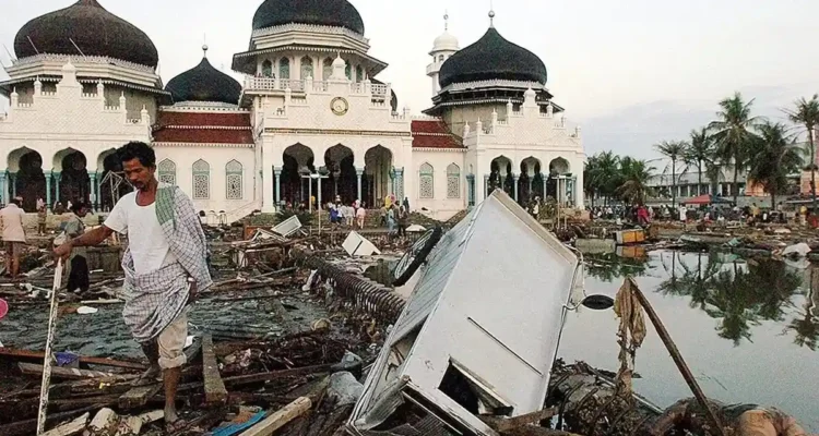 Tsunami Terbesar di Dunia, Dari Lituya Bay hingga Gelombang Aceh 2004