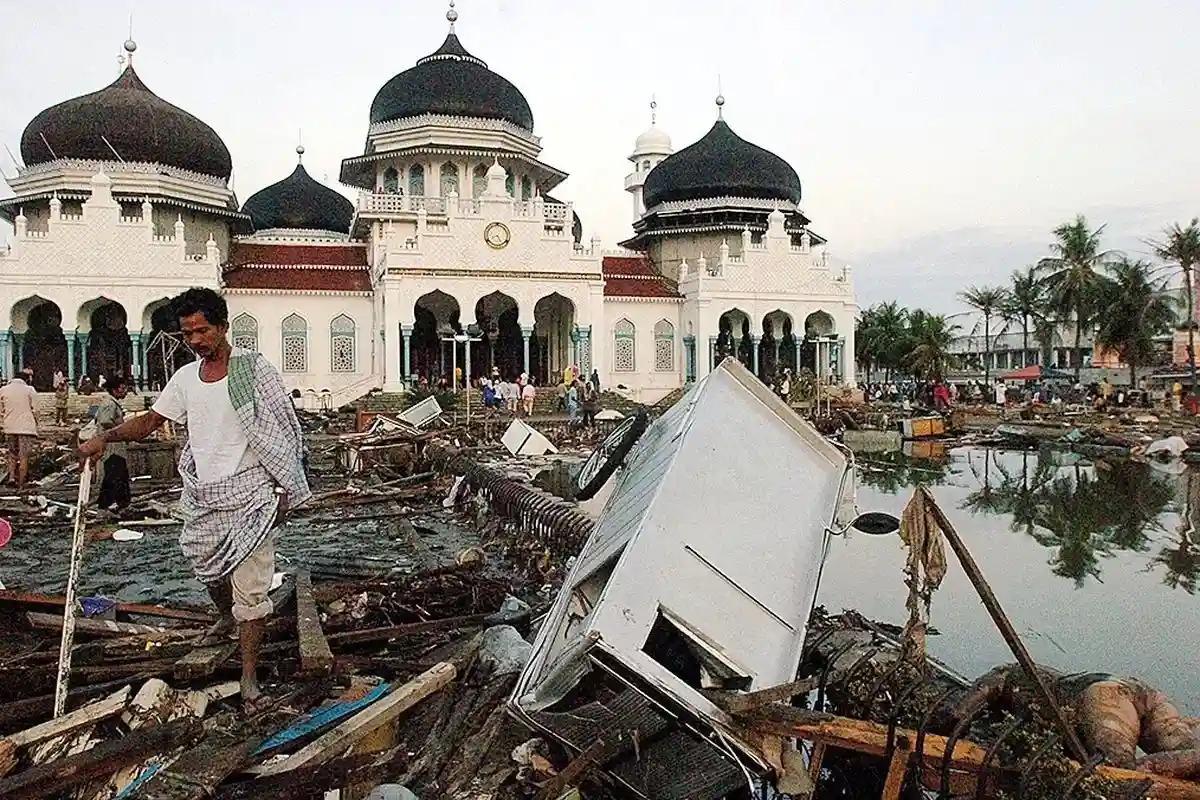 Tsunami Terbesar di Dunia, Dari Lituya Bay hingga Gelombang Aceh 2004